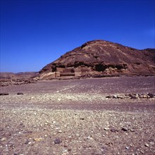 El Kab, nécropole de l’antique cité de la déesse vautour “Nekbet”