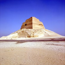 Meidum, Stepped pyramid of Snefru