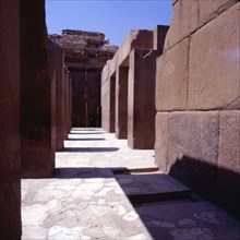 Guizeh, Pyramide de Kephren, temple bas de la pyramide, piliers monolithes