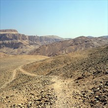 Deir el-Medina, Theban mountain, path leading to the village of the craftsmen of the necropolis in the Valley of the Kings.