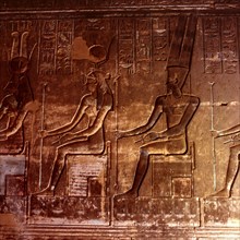 Deir el-Medineh, Temple ptolémaïque, chapelle de droite, la déesse Hathor et le dieu Amon assis