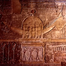 Deir el-Medineh, Temple ptolémaïque , chapelle de gauche, la barque de Sokaris sur son reposoir