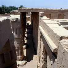 Gournah, Temple de Sethi Ier, vue du toit sur la colonnade de la façade