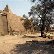 Ramesseum, Temple de Ramsès II, face postérieure du premier pylône côté Sud