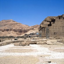 Ramesseum, Temple de Ramsès II, vue du côté Sud de la salle hypostyle