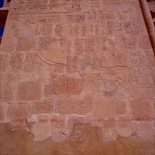 Deir el-Bahari, Temple d'Hatchepsout, chapelle d'Hathor, réception de la déesse Hathor par la reine dans son naos