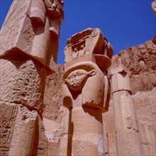 Deir el-Bahari, Temple d'Hatchepsout, chapelle d'Hathor, pilier hathorique