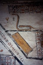 Tombe de Ramsès VI. Serpent dressé "Serqet" et  passage en pente avec porte