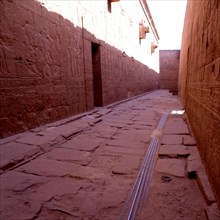 Temple d'Edfou. Le grand couloir