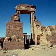 Temple de Dendérah. Porte monumentale d'accès