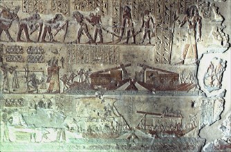El Kab, Tomb of Paheri, Loading the barques