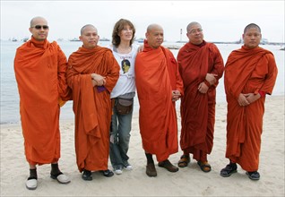 Jane Birkin et les moines Birmans - Festival de Cannes, mai 2008