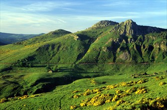 Vue depuis Croix de Boutières en direction de roche de cruzet