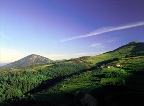 Vue de la D410 en direction de suc de Sara