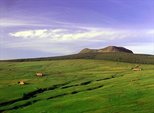 Vue de Marmaille en direction du mont Mézenc