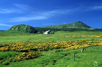 Vue du plateau de Chaudeyrolles en direction de la ferme de Mézenchou