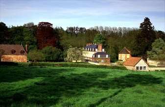 Lamberville, vue depuis l'arrière du château