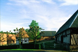 Saint-Mards, farm buildings facing the Château