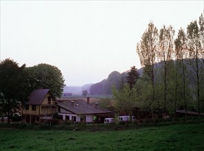 View of the Val-au-Cesne inn towards Fonds de Saint-Clair