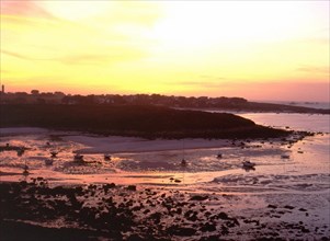 View from Kersaint towards the Northwest, Kersaint beach and Beg ar Galeti. Low tide. Dusk
