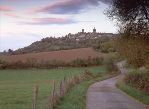 View from the bottom of the lane connecting the D951 road to Vézelay, towards Vézelay