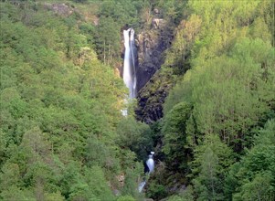 Cascade de Pich-Gaillard, près du chaos de Coumély (at the Pau mountain stream outcrop)