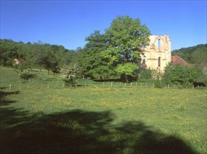 Hameau de Cherlieu, vue prise à proximité des ruines de l'abbaye