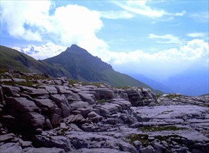 Vue des Grandes Platières en direction des Châteaux de Cran et de la Pointe de Platé