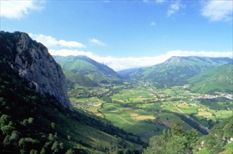 Panoramic view from the Pausat summit towards the Accous Bedous valley to the North, the Rocher de la  Vierge and Pène d'Esquit