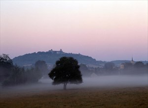 Bourgogne : Le Vézélien : Vue des environs d'Asquins (Revers Courtaut) en direction de Vézelay