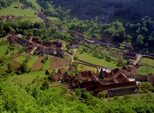 Franche-Comté : Baume les Messieurs : Vue de l'antenne EDF, au Chênois, en direction de Baume