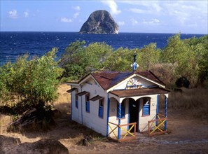 Martinique : pointe du Diamant : maison du bagnard et rocher du Diamant
