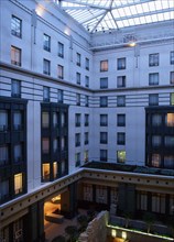 HOTEL RADISSON, COUR INTERIEURE AU CREPUSCULE, BRUXELLES, BELGIQUE