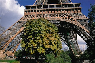 Les quatres pieds de la Tour Eiffel, perspective