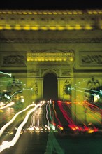 Paris, l'arc de triomphe de l'Etoile la nuit
