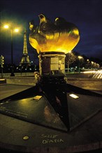 Flamme de la Liberté de nuit, Paris