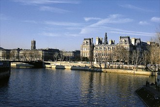 The Seine and the Paris city hall, perspective