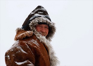 Chef de la tribu des bergers mongols au bord du lac Kanas (Chine)