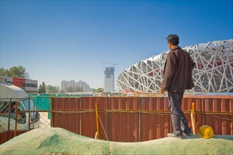 Ouvrier sur le chantier du stade "Nid d'oiseau" à Pékin