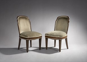 Pair of wraparound chairs with visible moulded ebony frame