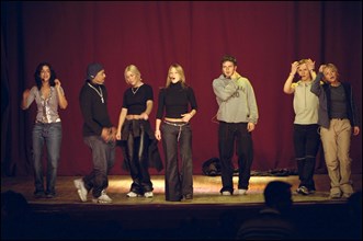 02/08/2001. The new band "S club 7" to Luchon festival