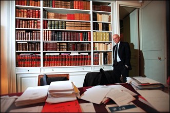 02/06/2002. EXCLUSIVE: Close-up of the lawyer Francois Gibault at home.