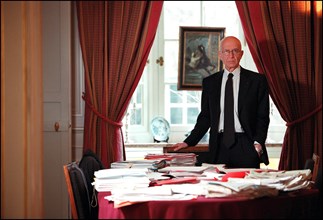02/06/2002.  Close-up of the lawyer Francois Gibault at home.