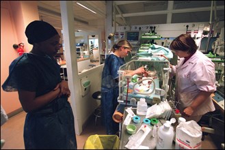 03/02/2002. Premature babies at the intensive care unit of the Cochin hospital.