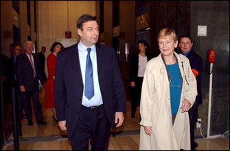 05/08/2002. Marie-George Buffet hands office over to Luc Ferry and Jean-Francois Lamour