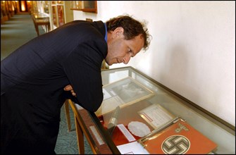 07/01/2002. Actor Charles Berling, stars as Jean Moulin in a tv series, visits Museum of Deportation.