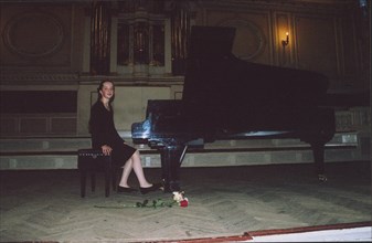 00/00/0000. **EXCLUSIVE** 14-year Pianist wunderkind Lise de la Salle EXCLUSIVE