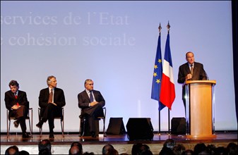 30/09/2004. Reunion des services de l'Etat pour le plan social a la Mutualite a Paris.