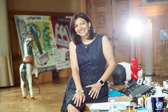 Anne Hidalgo dans son bureau de la Mairie de Paris (2016)