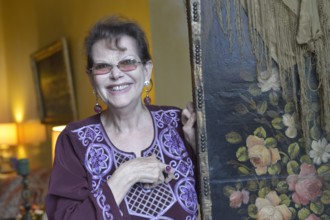 Claudia Cardinale chez elle à Paris